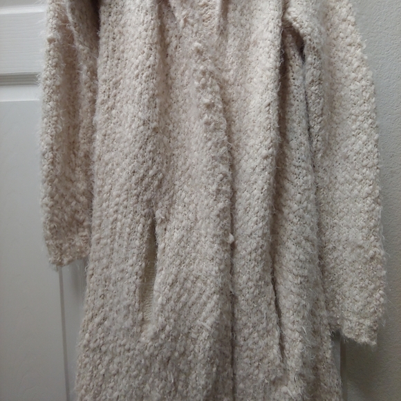 Sweaters - Picture 2 of 4